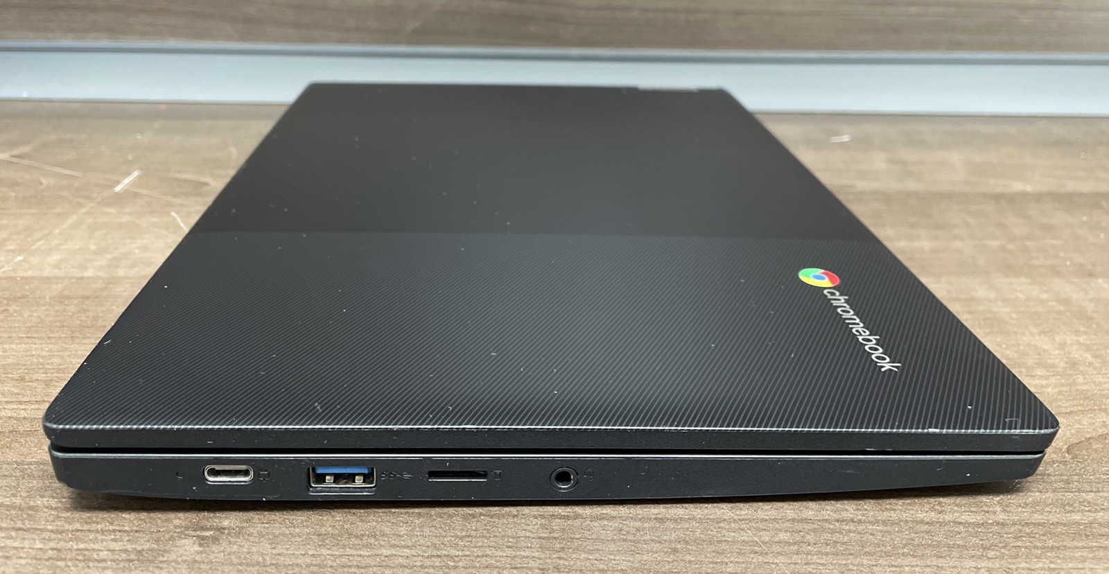 Lenovo Ideapad 3 11.6″ HD (AMD A6-9220C, 4GB RAM, 32GB eMMC) 82H40000US