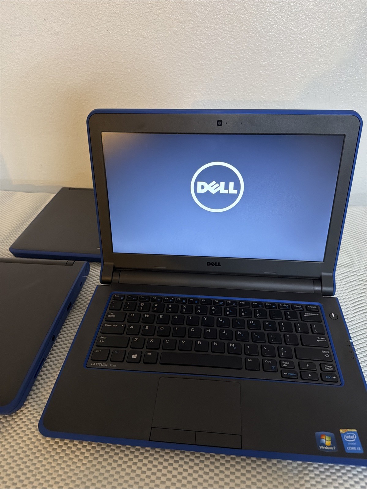 Dell Latitude BLUE Core i3-4005U 1.7GHz 13.3″ 4GB 320GB HD No Touch- Win 7