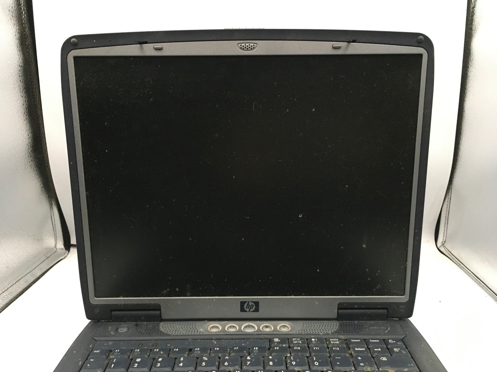 HP PAVILION ZT1000 -FOR PARTS/LCD NO POWER- INTEL PENTIUM 4 – 256MB RAM -READ-BB