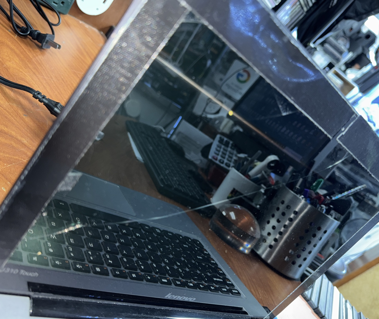 Lenovo IdeaPad U310 13.3″ i5-3337U 1.8GHz 4GB 500HDD, PARTS ONLY, CRACKED SCREEN