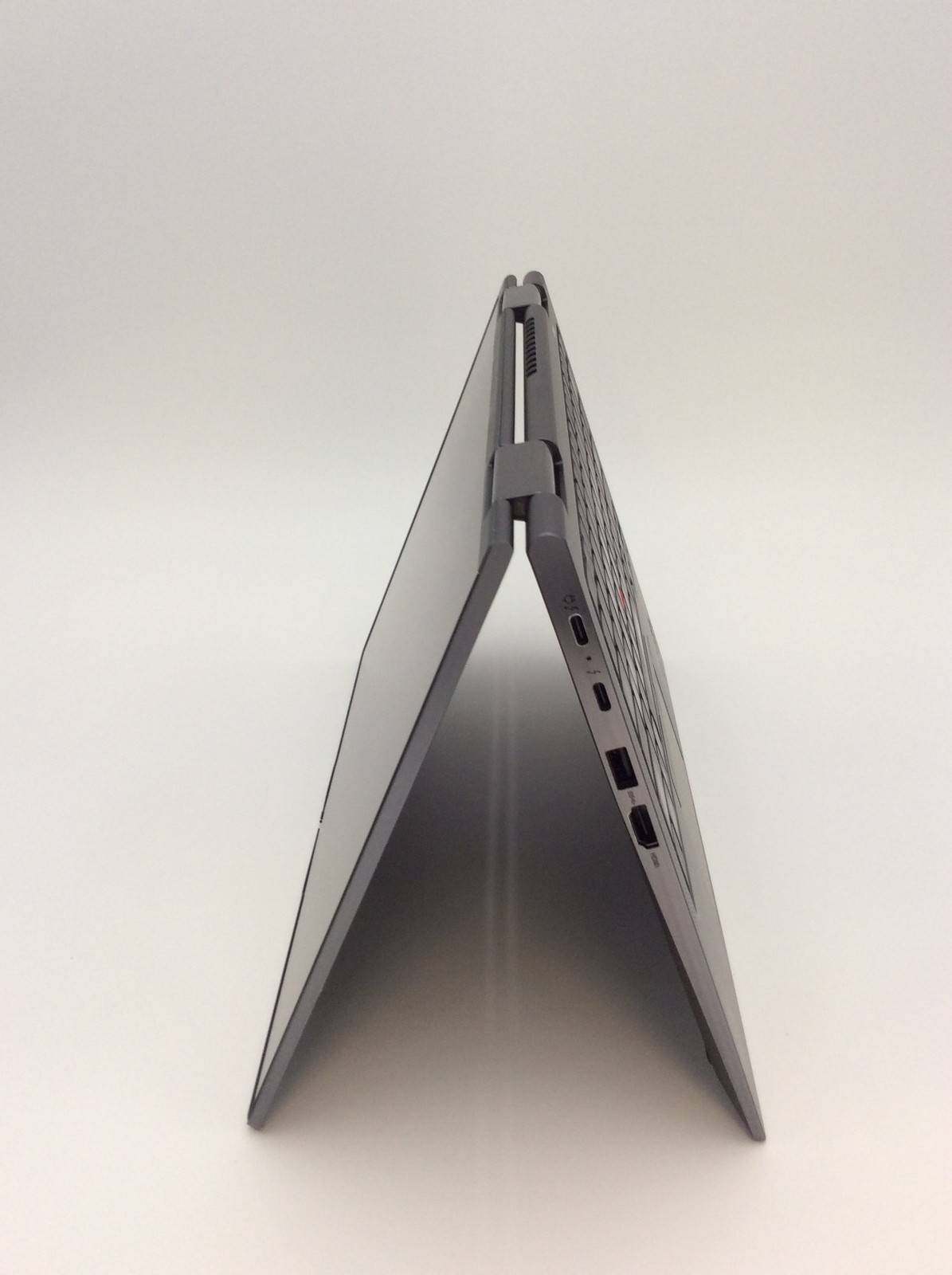 LENOVO ThinkpadX1 Yoga G8 ICi7-1.9 1370P 14″TS 32GB RAM 512 SSD Win11 (good)