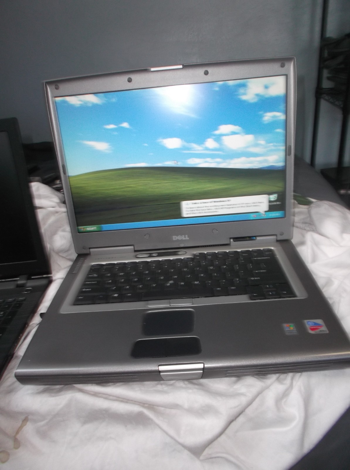 Dell Latitude D800 15.4″ Laptop / Windows XP. 1600MHz / 1 GB Ram 40GB HD