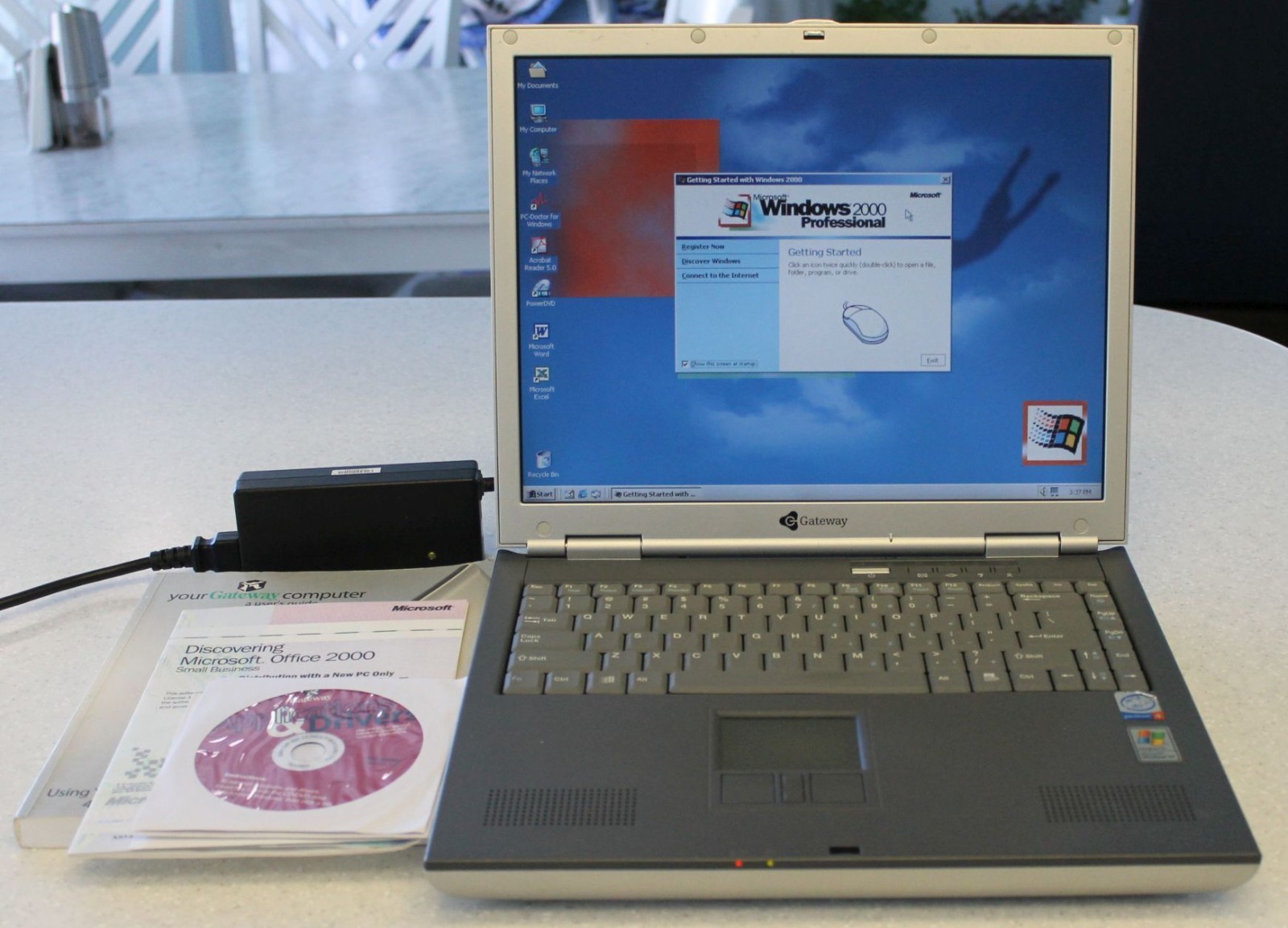 Gateway Windows 2000 Laptop,40GB HD, 512MB RAM,CDRW/DVD,Charge,Restore CDs,Book