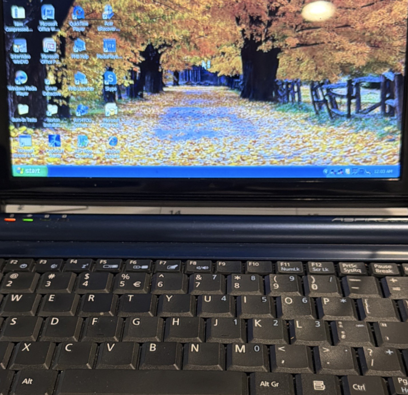 Acer Netbook Blue Intel Atom Less Than 12 in Wi-Fi USB 2.0