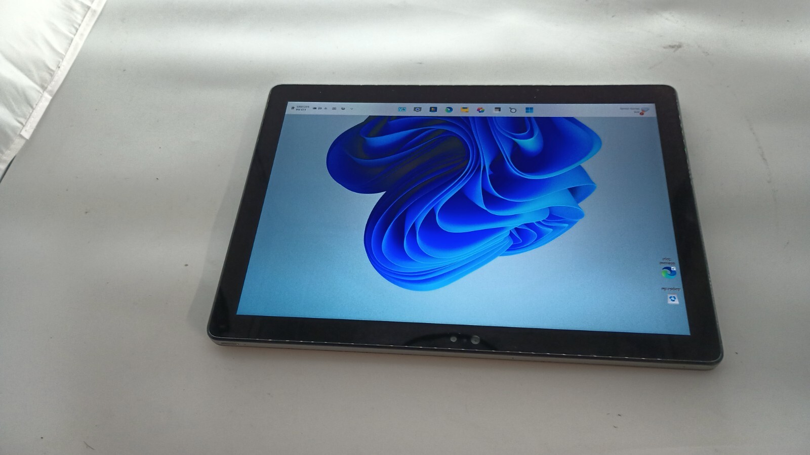 Latitude 5290 2in1 (5273) w/charger.i5 vPro 8350U.8GB.256GB M.2.12.3 FHD Touch.
