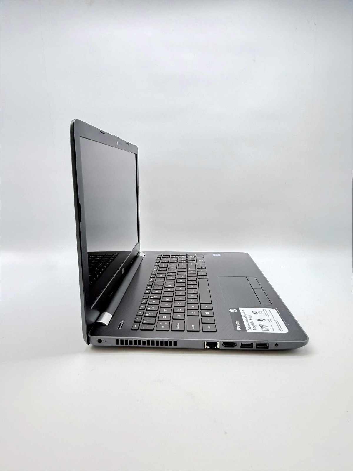 HP 15-bs033cl 15.6″ Core i3-7100U 8GB 256GB SSD Touchscreen Laptop
