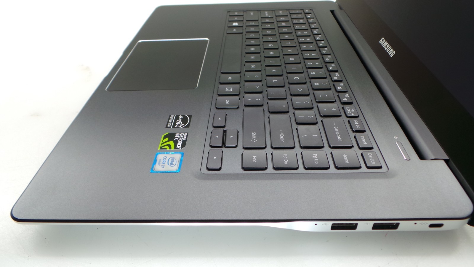 Samsung Notebook NP940Z5L | 15.6″ | i7-6700HQ | 8GB 256GB SSD | Touchscreen