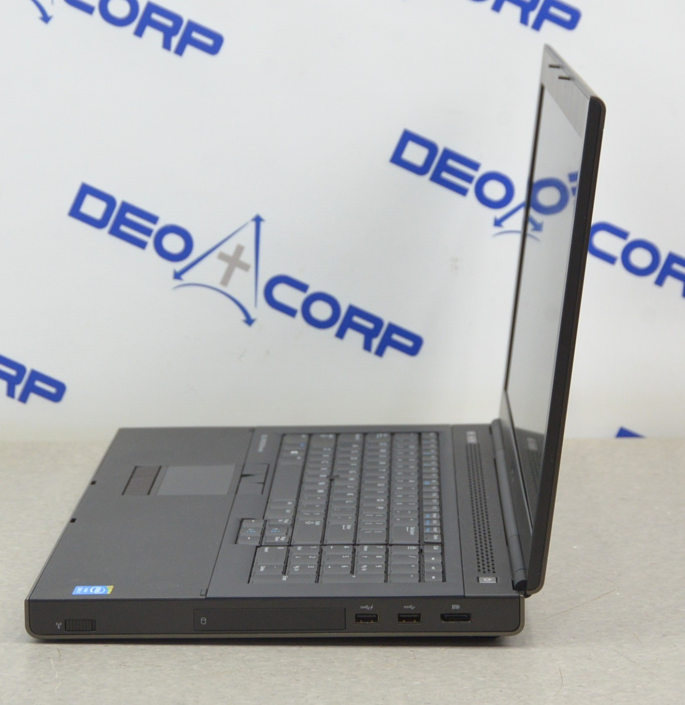 Dell Precision M6800 Laptop, 3M M2767PW Monitor W/ 33″ Large Case & Assembly