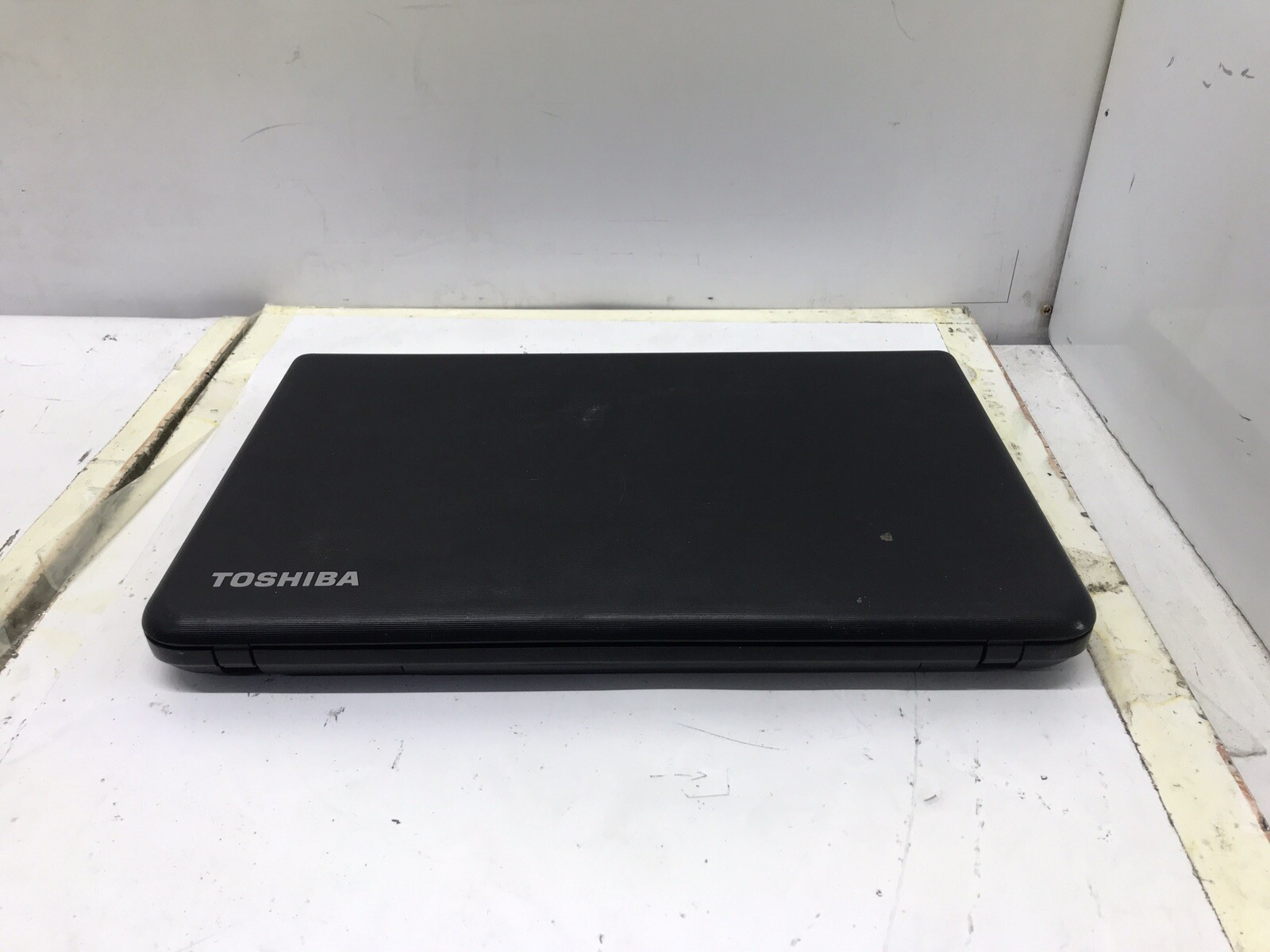 TOSHIBA Satellite C55D-A5163 AMD E1-2100 APU with Radeon HD Graphics @ 1.00GHz