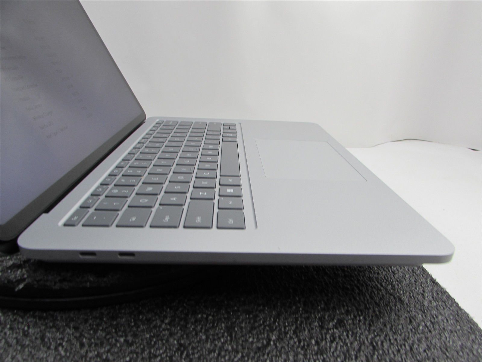Microsoft Surface Laptop Studio 1964 i7-11370H 1TB SSD 32GB RTX A2000 *No A/C*