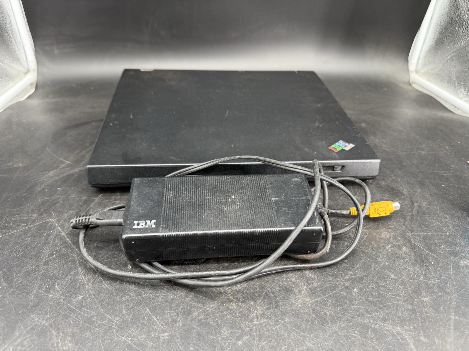 VINTAGE IBM ThinkPad G40 15.1” WinXPpro, 256Mb, 20GB, CD, Charger, Powers On