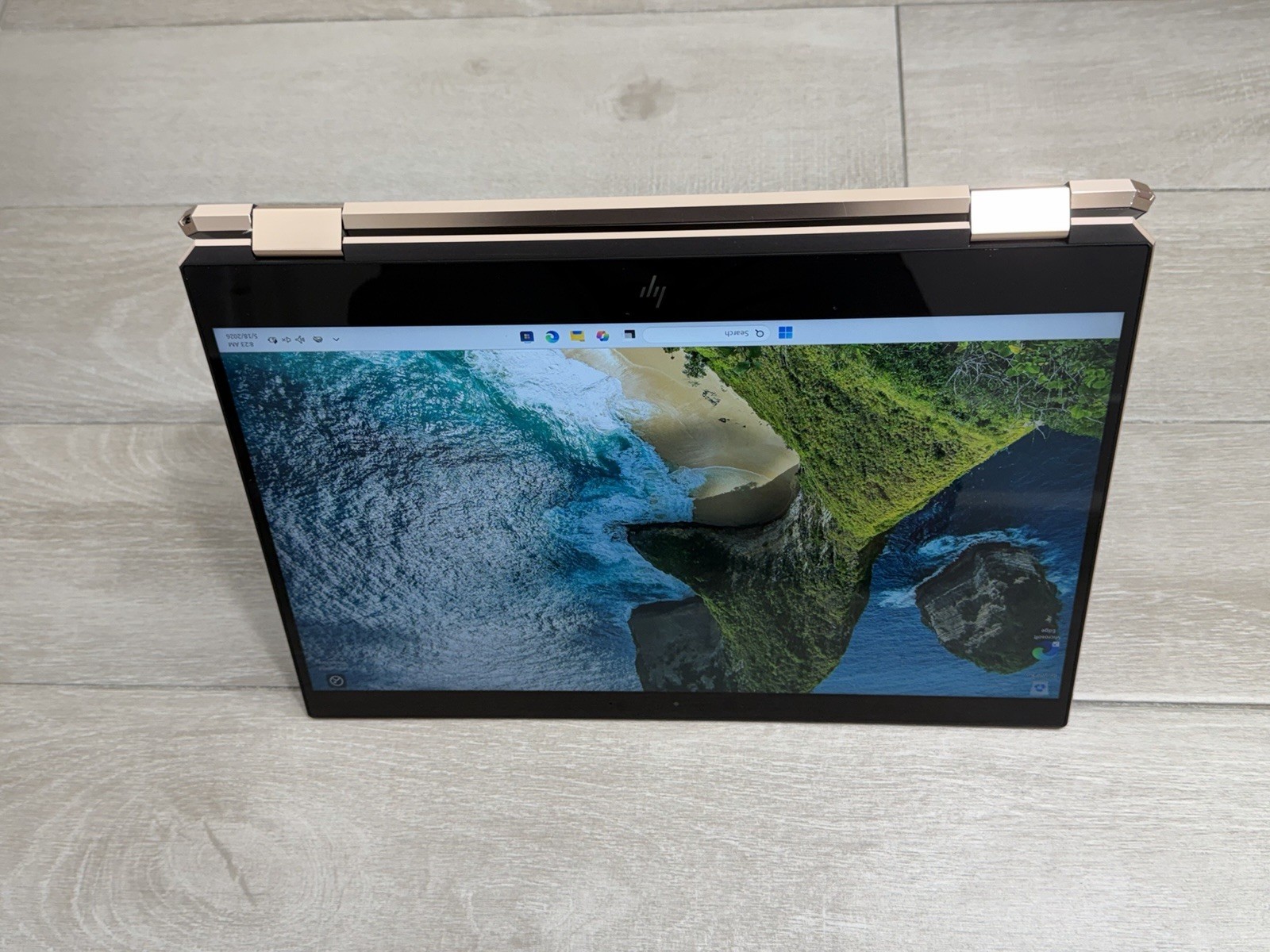 HP Spectre 15-DF1033DX 15.6″ 4K Touch Core i7-10510U GeForce MX250 8GB RAM 512GB