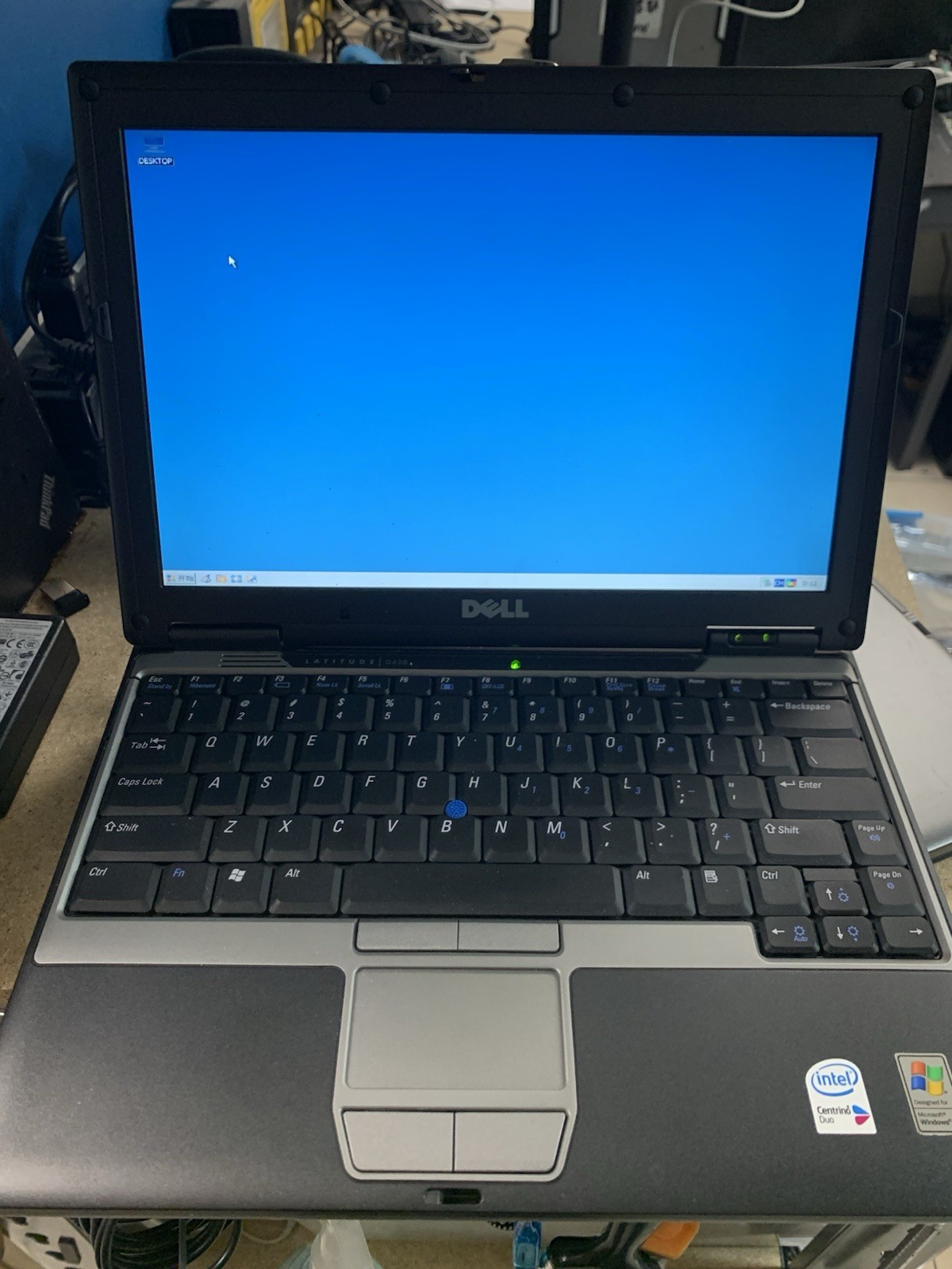 Nice ~ Dell Latitude D420 12″ Laptop Intel Core Duo 1.2GHz 1.5GB RAM (no HDD)