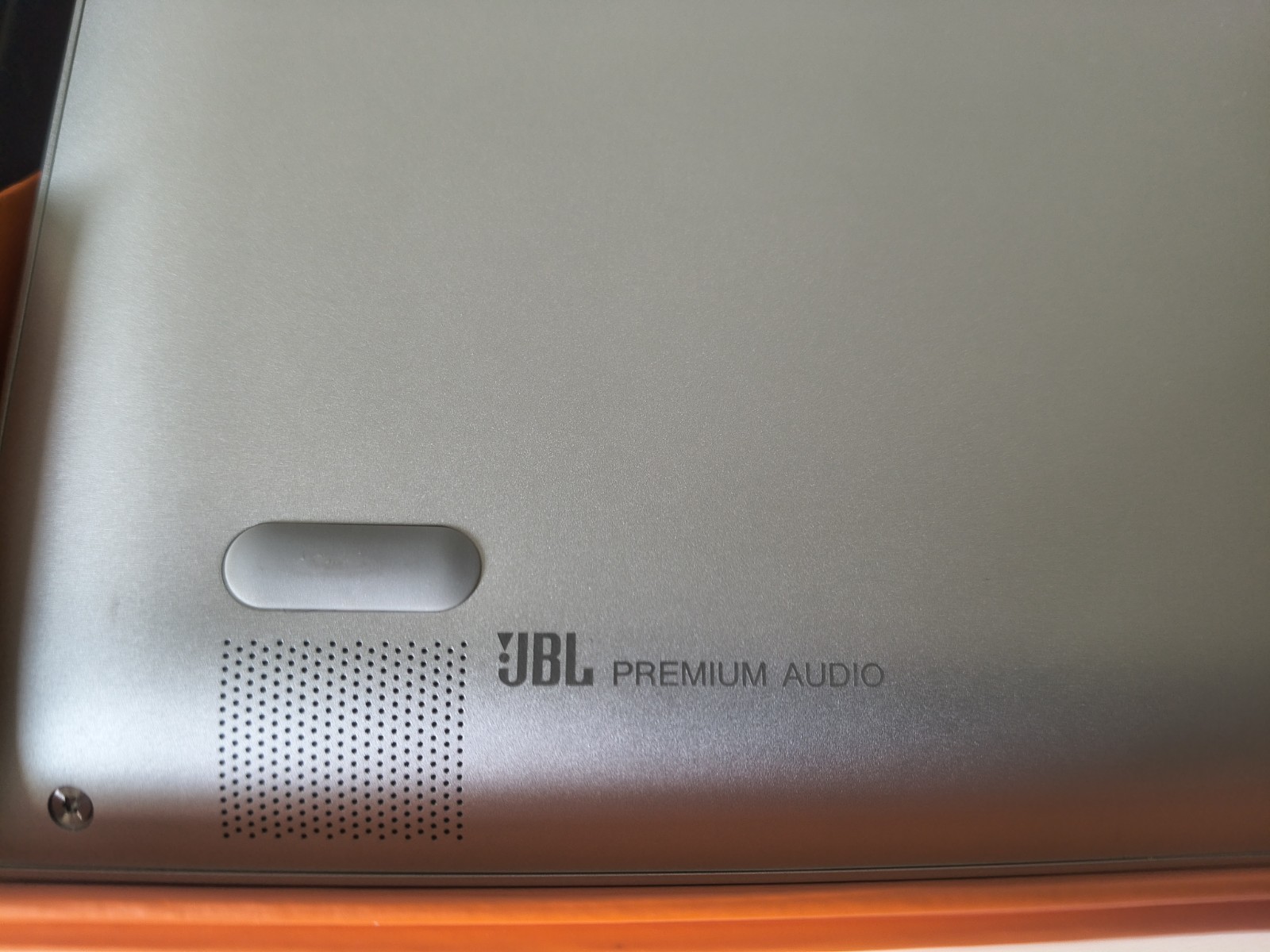 Yoga 910 convertible i7 7th 512G with 30 cycle count upto 15 hrs & No scratches