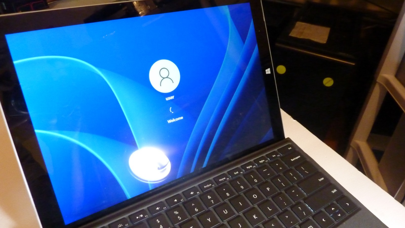 Microsoft Surface Pro 3 i7-4650U 8GB 256GB –– W/ Keyboard- WIN 11 +CHARGER