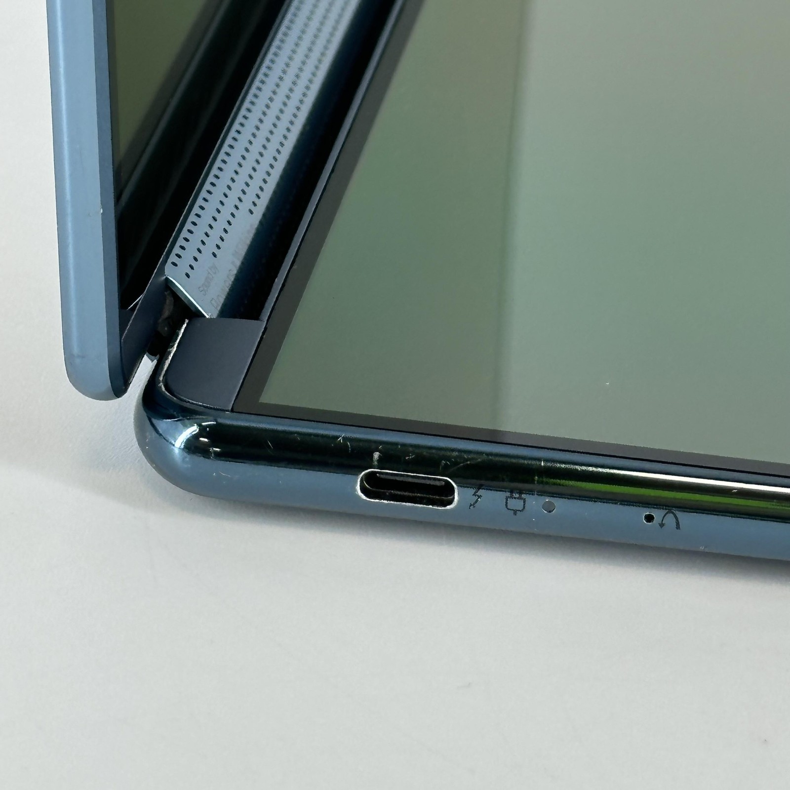 Lenovo Yoga Book 9i 13.3 HD TOUCH 1.7 GHz i7-1355U 16GB 1TB SSD BAD USB-C PORT