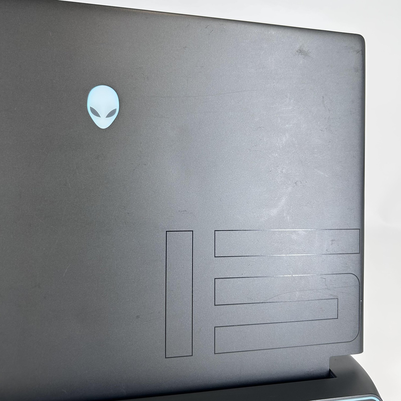 Dell Alienware m15 R7 240Hz 2K i7-12700H 16GB 1TB SSD RTX 3070 Ti WHITE SPOTS