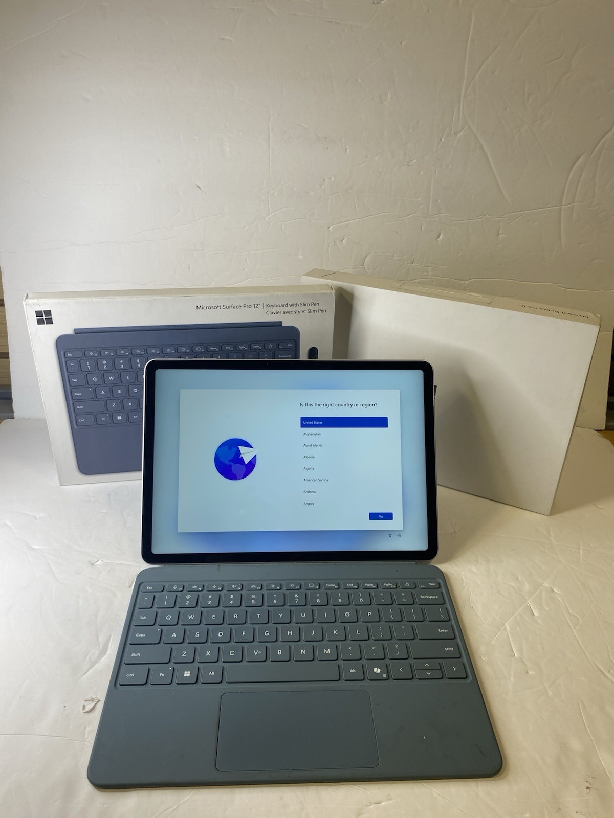 Microsoft Surface Pro 12″ Snapdragon X Plus 3.24GHz 16GB RAM 256GB SSD **READ**