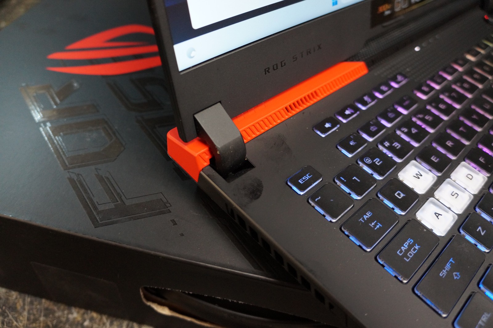 ASUS ROG Strix ADVANTAGE ED. G513QY 5900HX 16 GB RAM, 512 GB SSD – (5RIE26CB)