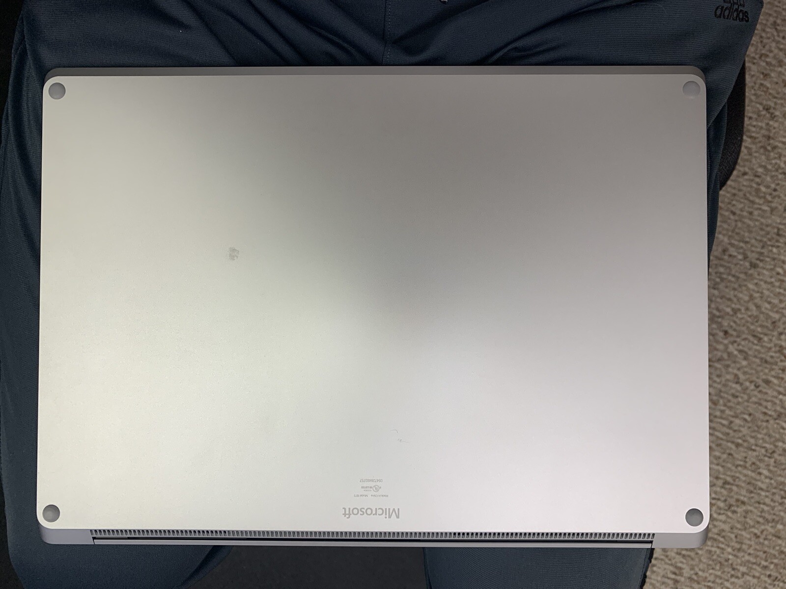 Microsoft Surface Laptop 3 w/Radeon Vega Mobile – 2.10 GHz / 8 GB / 128 GB SSD