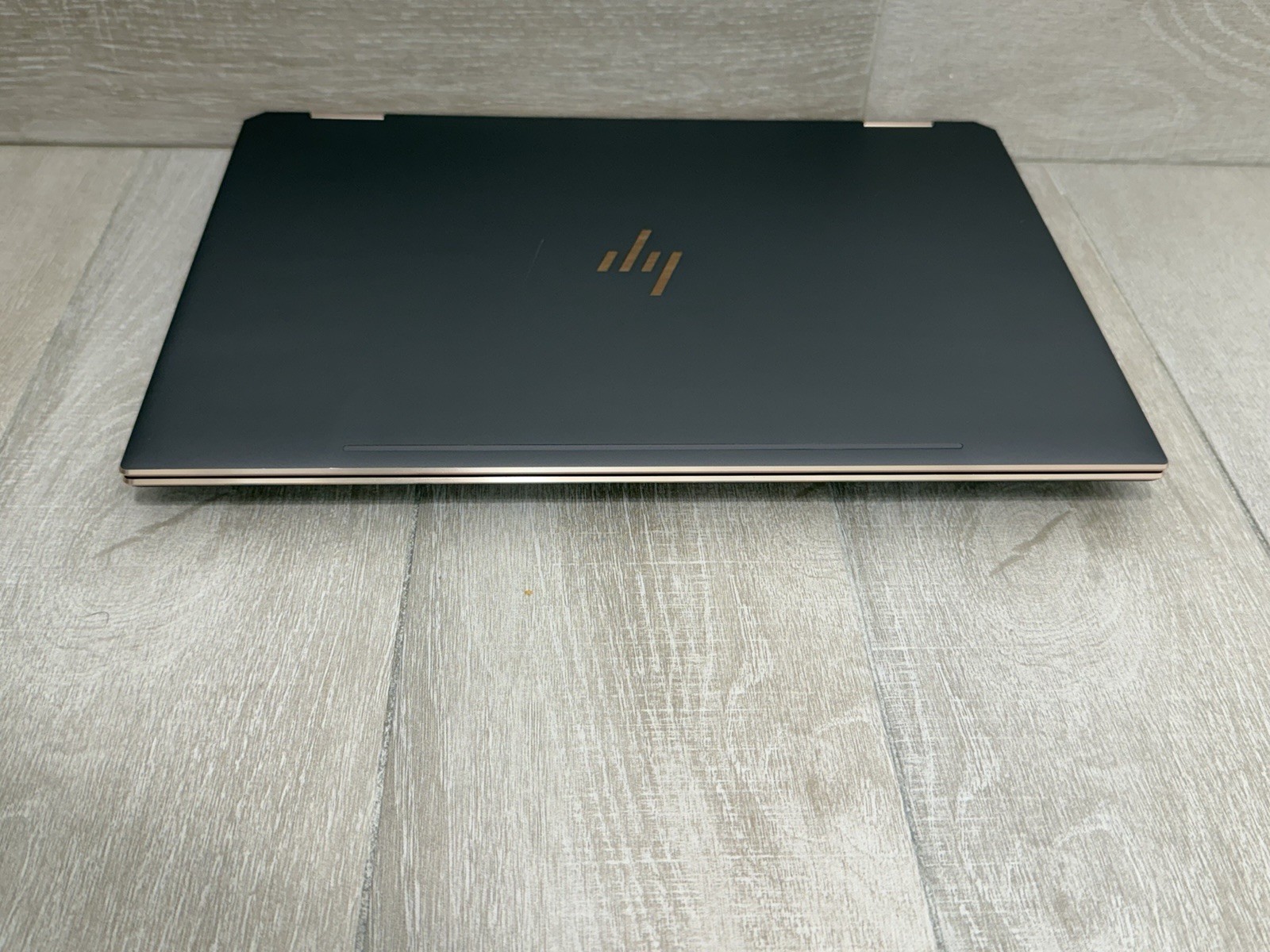 HP Spectre 15-DF1033DX 15.6″ 4K Touch Core i7-10510U GeForce MX250 8GB RAM 512GB