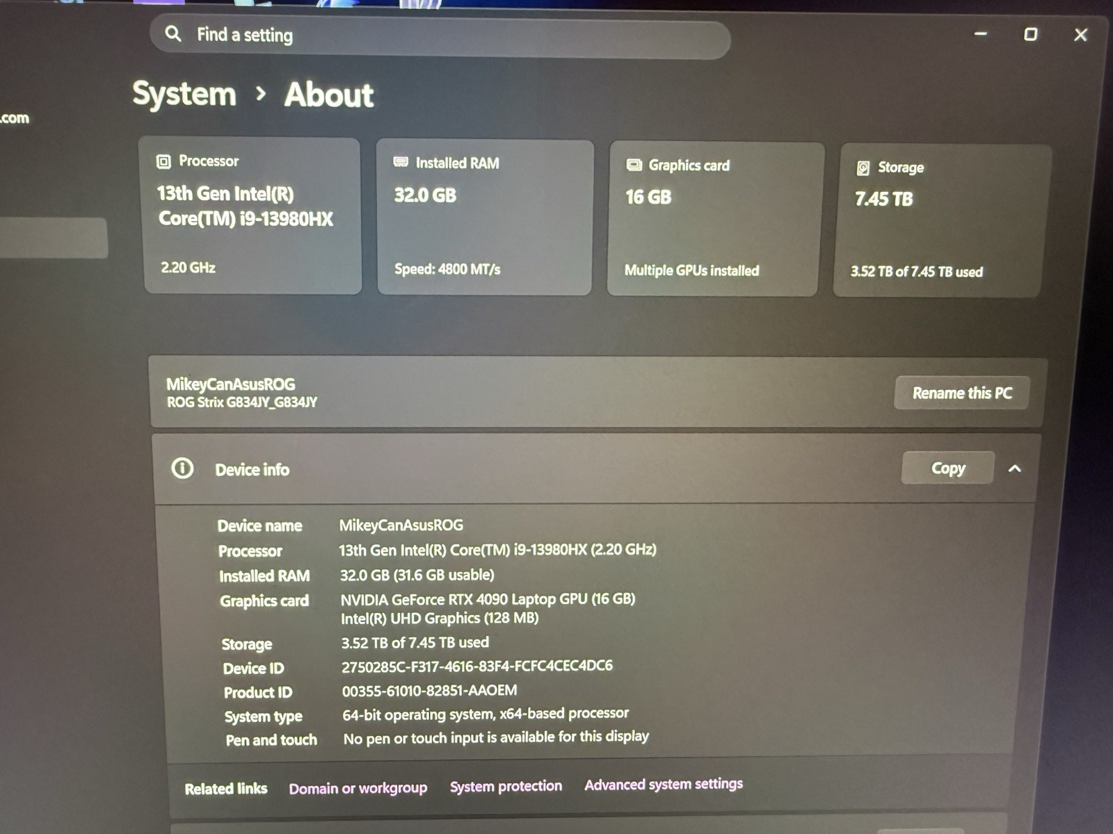 ASUS ROG Strix Scar 18 Laptop i9, RTX 4090, 32GB RAM, 8TB SSD, Plus Accessories