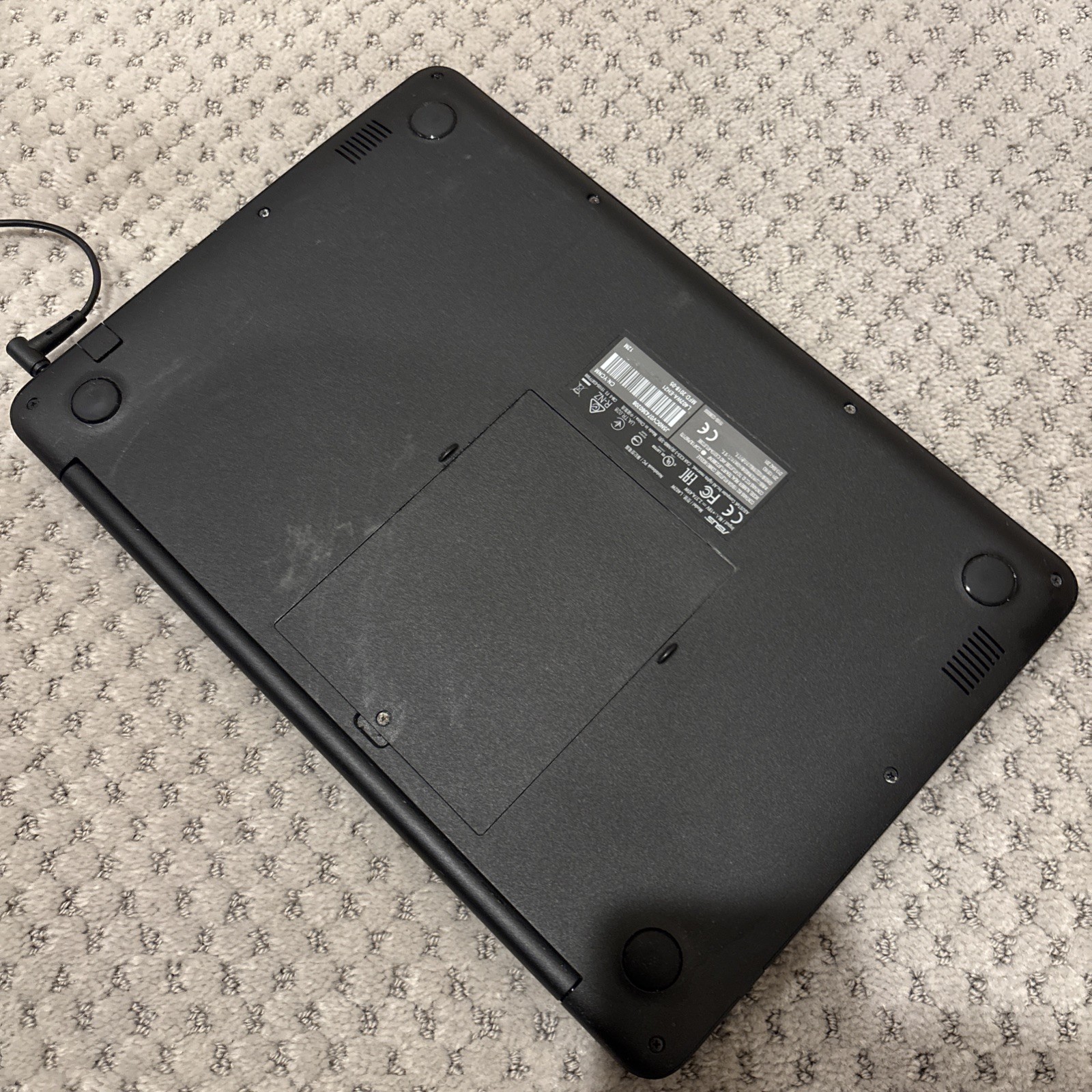 ASUS L402W Laptop Computer & Charger 4GB Ram Windows 10 S AMD E2 NEEDS BATTERY