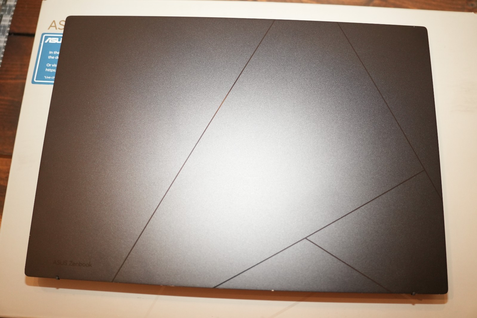 ASUS Zenbook 14″ OLED WUXGA Touchscreen 16 GB RAM AMD Ryzen 7 8840HS