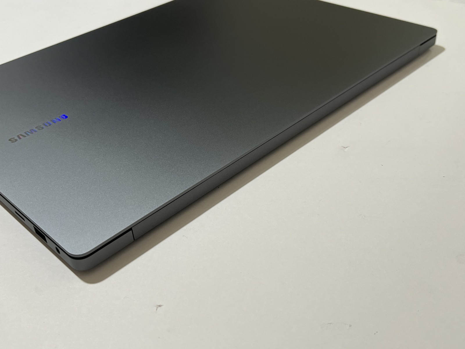Samsung Galaxy Book5 Pro 16″ 3K Touch PC Ultra 7 RAM 32GB SSD 1TB NP960XHA