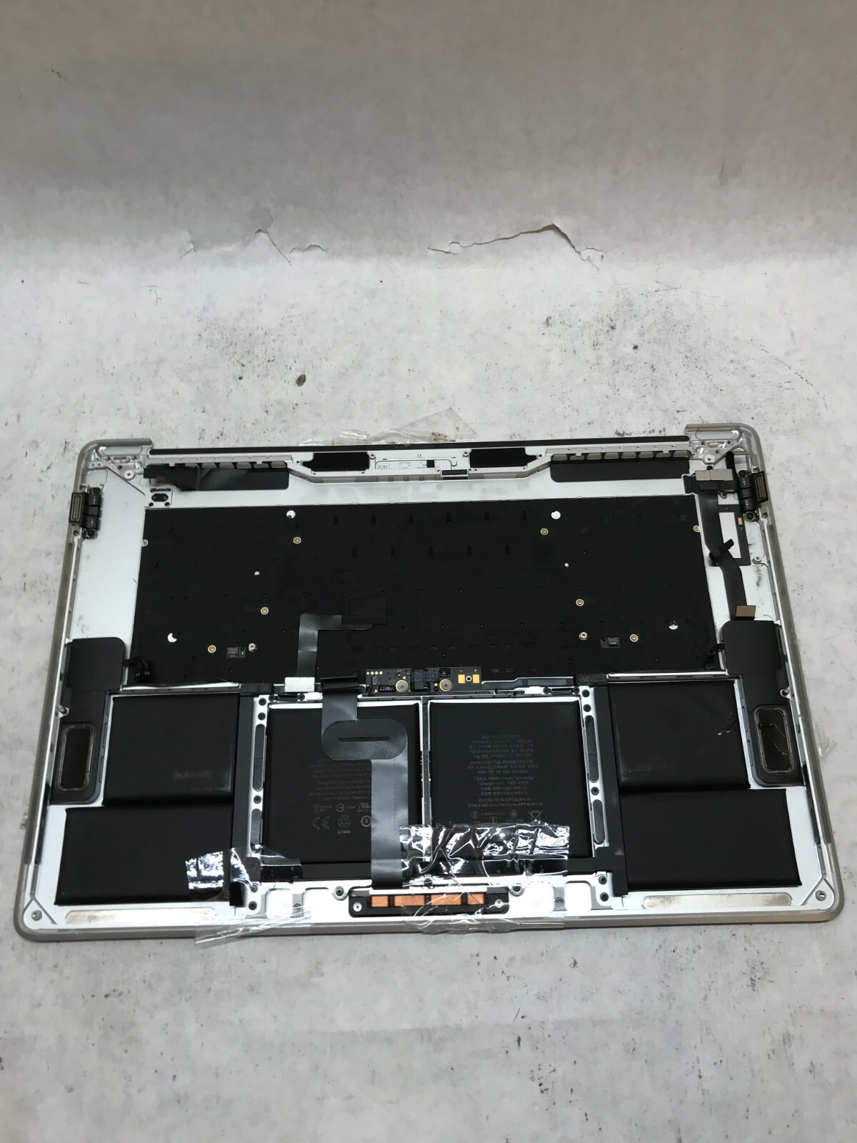 Apple MacBook Pro Touch/2018 A1990 Palmrest NO MOTHERBOARD For Parts/Repair- -DW
