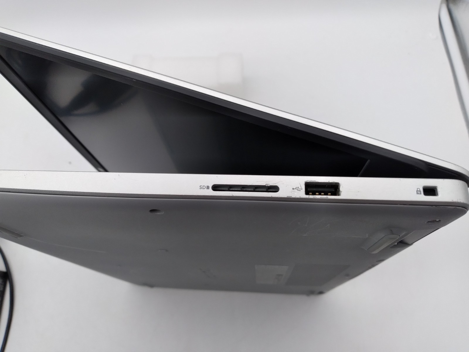 Dell Inspiron 5593 Intel Core i7-1065g7 @ 1.3 GHz 8GB RAM 256GB SSD Win11Home