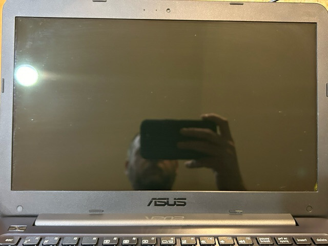 ✅ ASUS Sonicmaster L402W Laptop Computer & Charger 4GB Ram Windows 10 S AMD E2