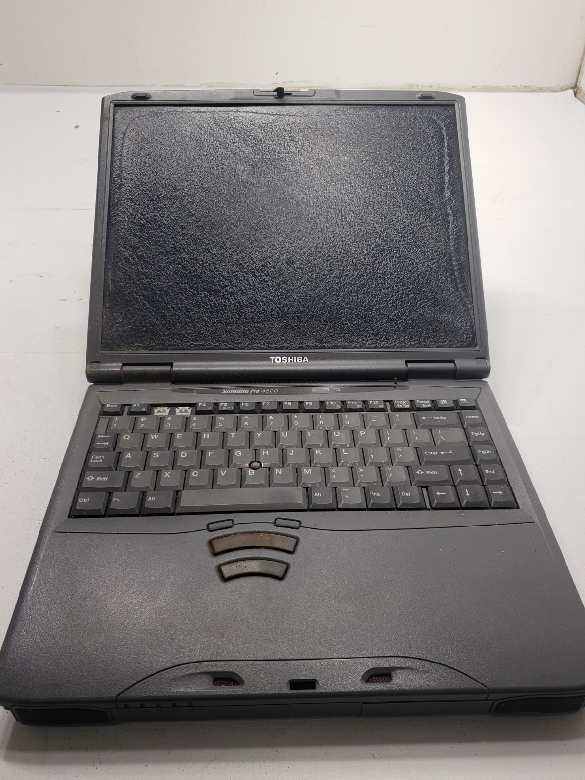 Vintage Toshiba Satellite Pro 4600 w/ PA2731U Port Replicator Untested