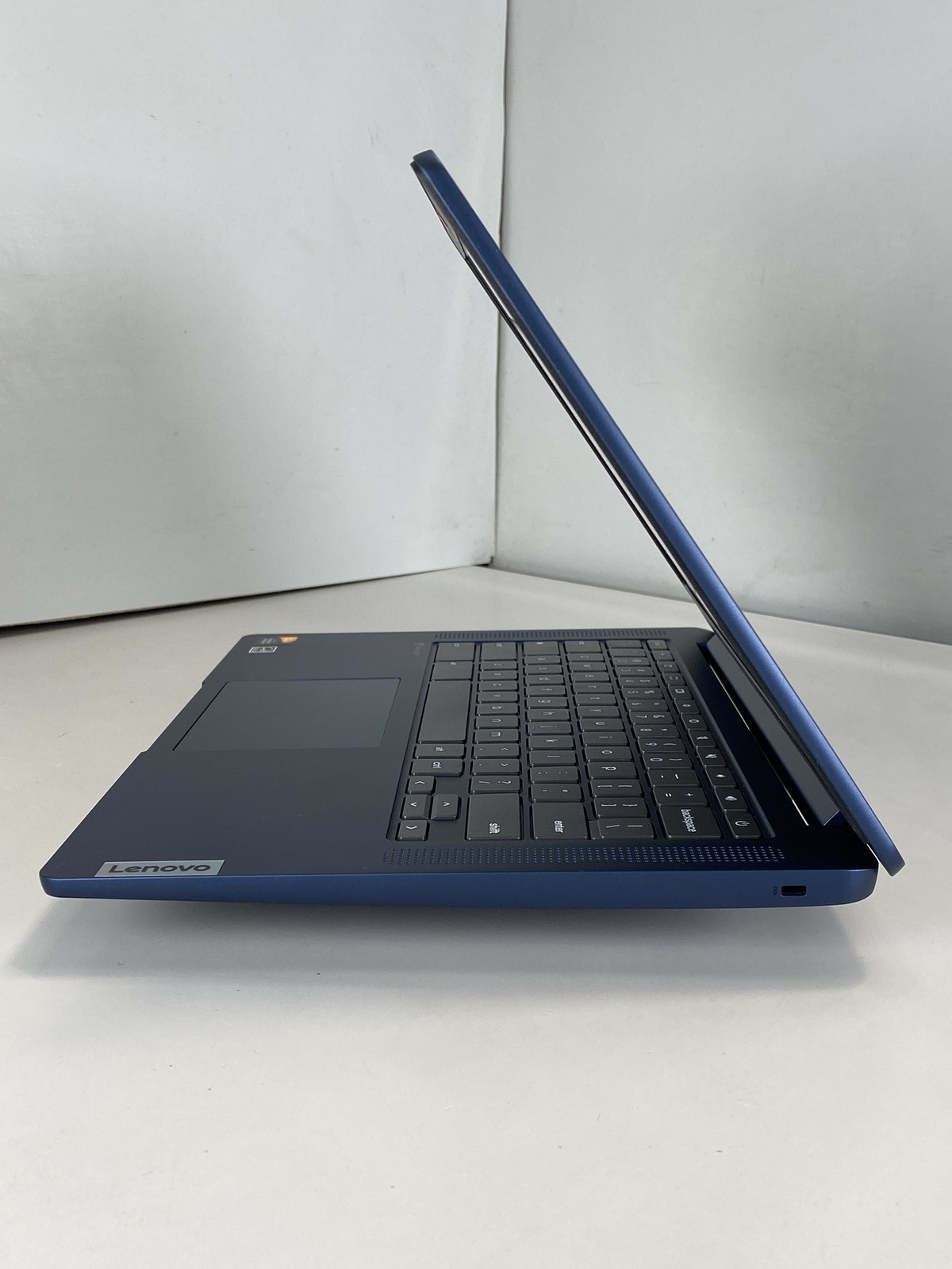 Lenovo Laptop IP Slim 3 Chrome 14M868 14″ MediaTek Kompanio 520 64GB- Abyss Blue