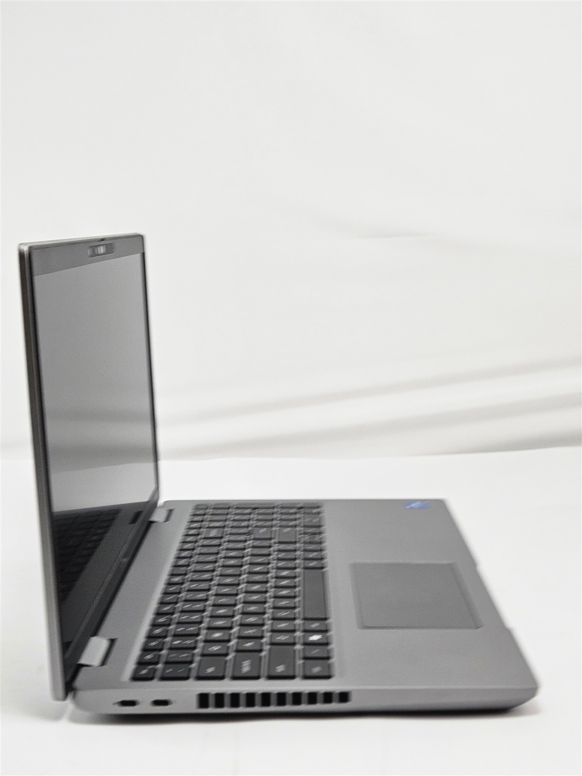 Dell 15.6″ Precision 3571 Intel Core i5-12600H 16GB RAM 256GB SSD FHD T600 Gray