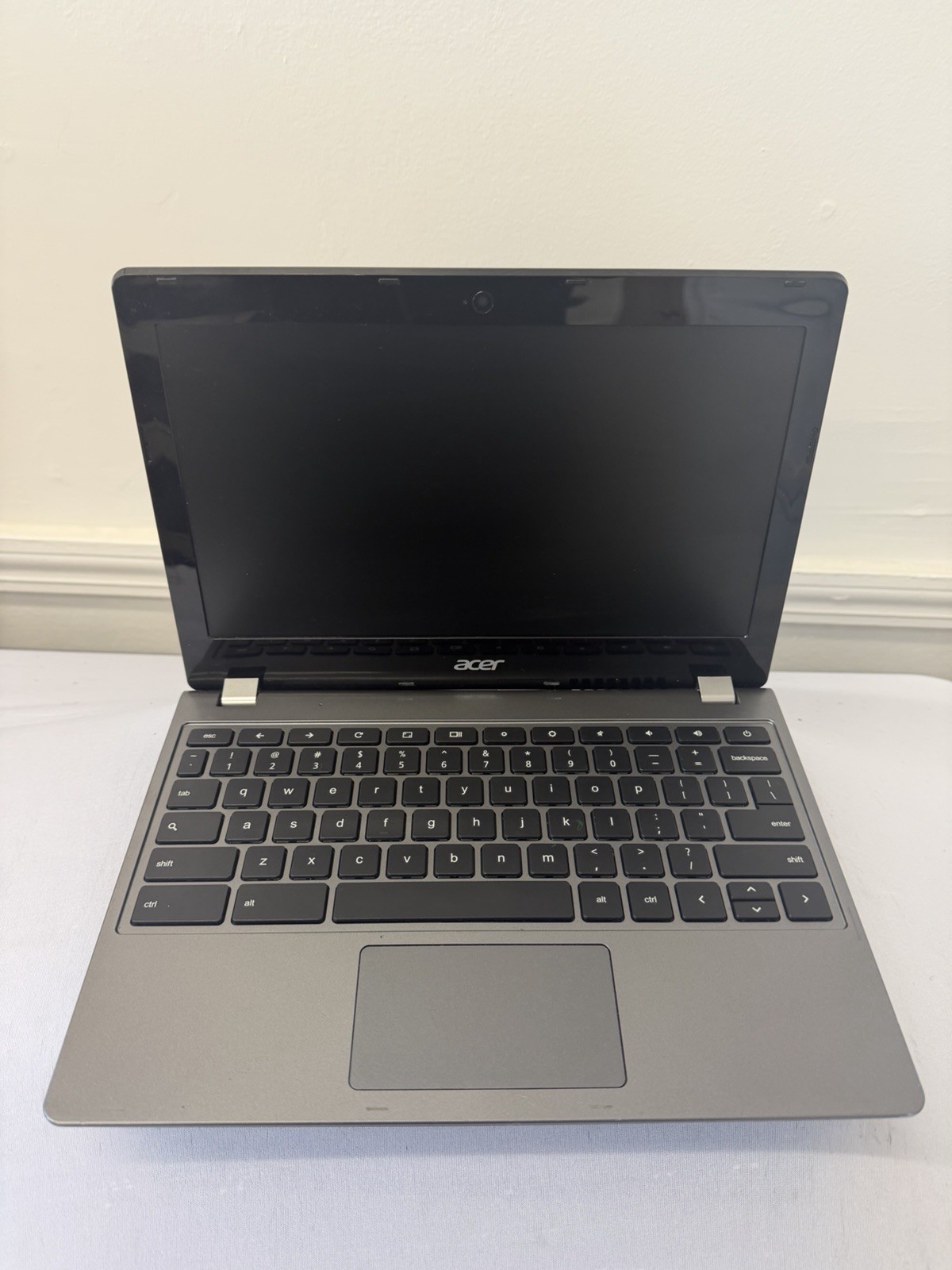 Acer Chromebook C740-C4PE Laptop – Good Screen – Intel Celeron 3205U – Read Des