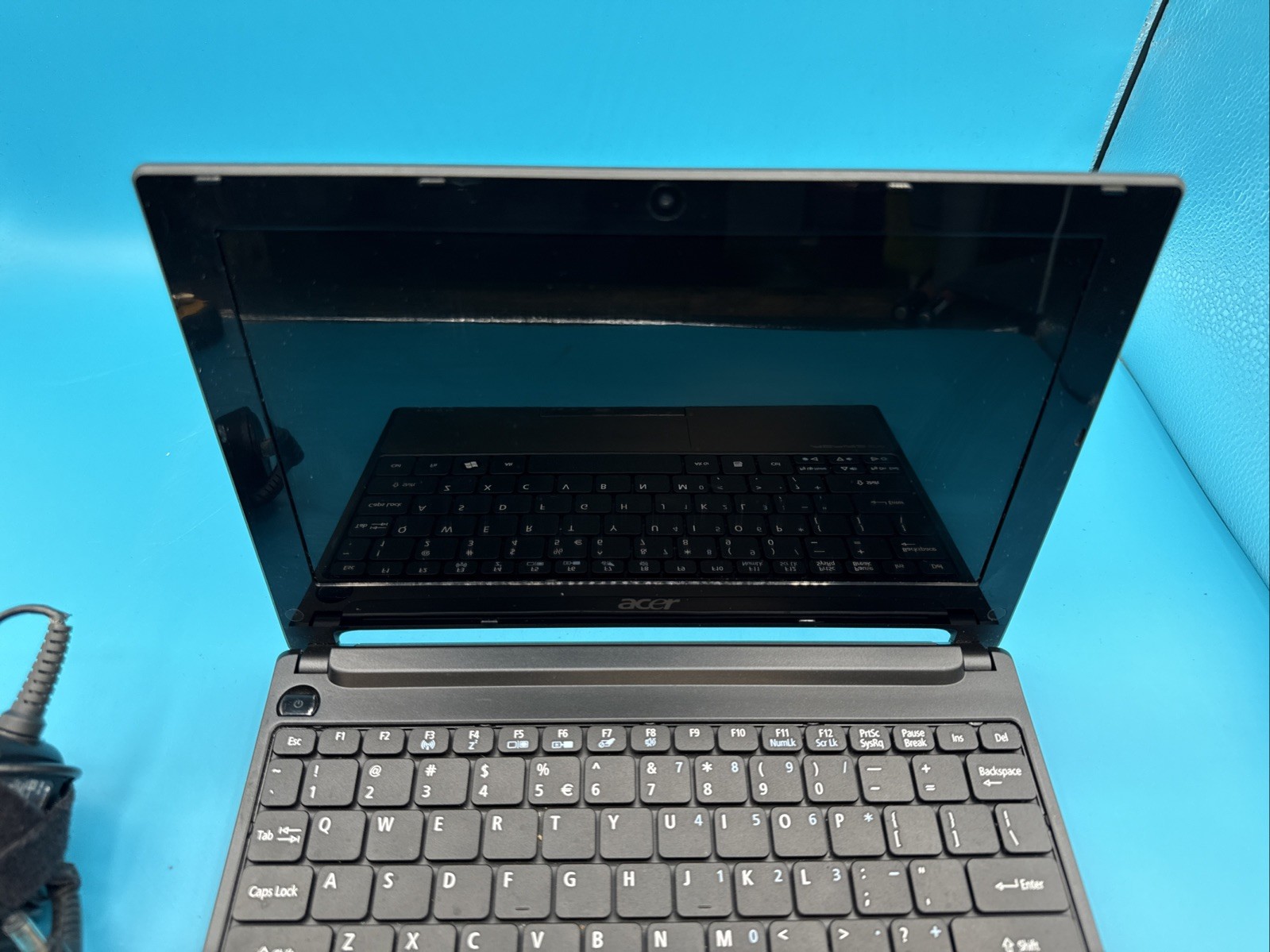 Acer Aspire One Happy PAV70 Black Mini Laptop Netbook Bodhi Linux Installed