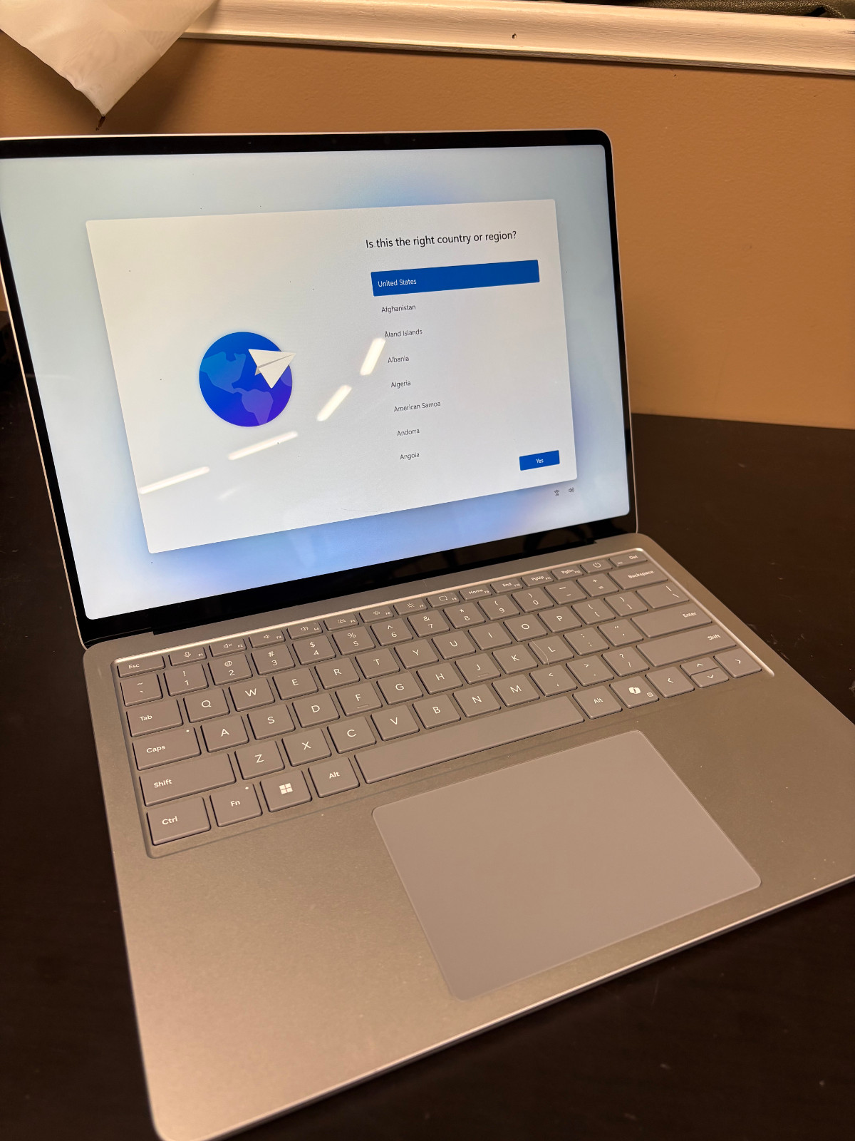 Microsoft Surface Laptop 7 13.5″ Platinum Snapdragon X Plus/ 16GB RAM/ 256GB SSD