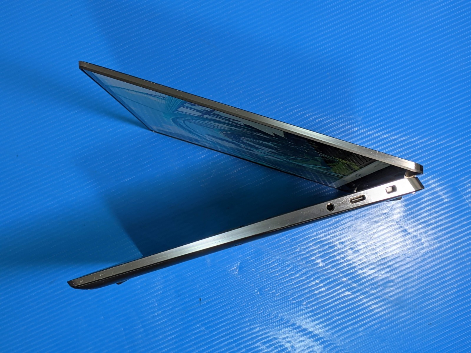 Dell Latitude 9330 13.3″WQXGA TOUCH i7-1260U 1.1GHz 16GB 256GB W11P WRTY-04/2026