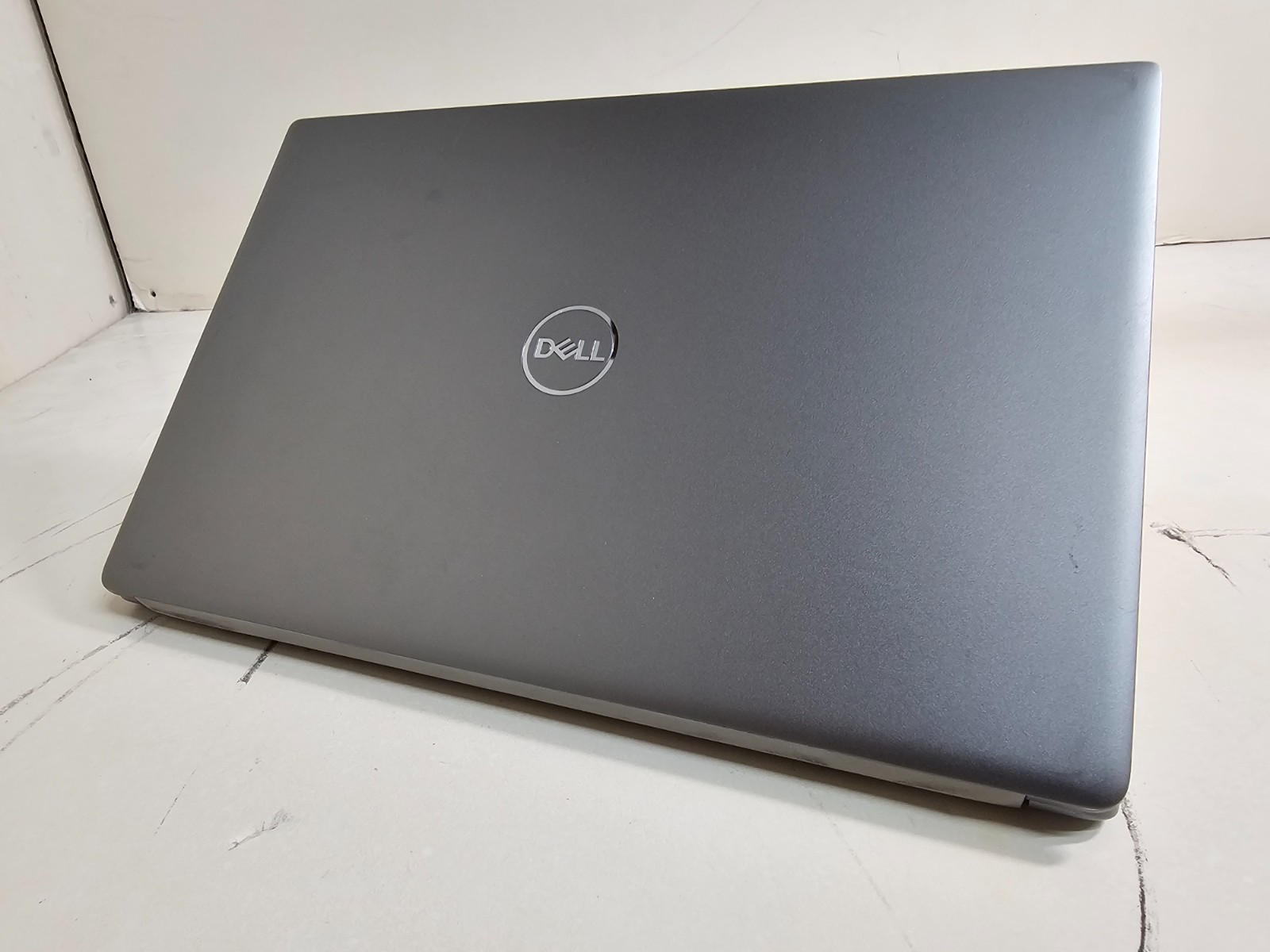 Dell Latitude 3301 Laptop – 1.8 GHz i7-8565U 8GB 256GB SSD Wi-Fi Webcam 13.3″