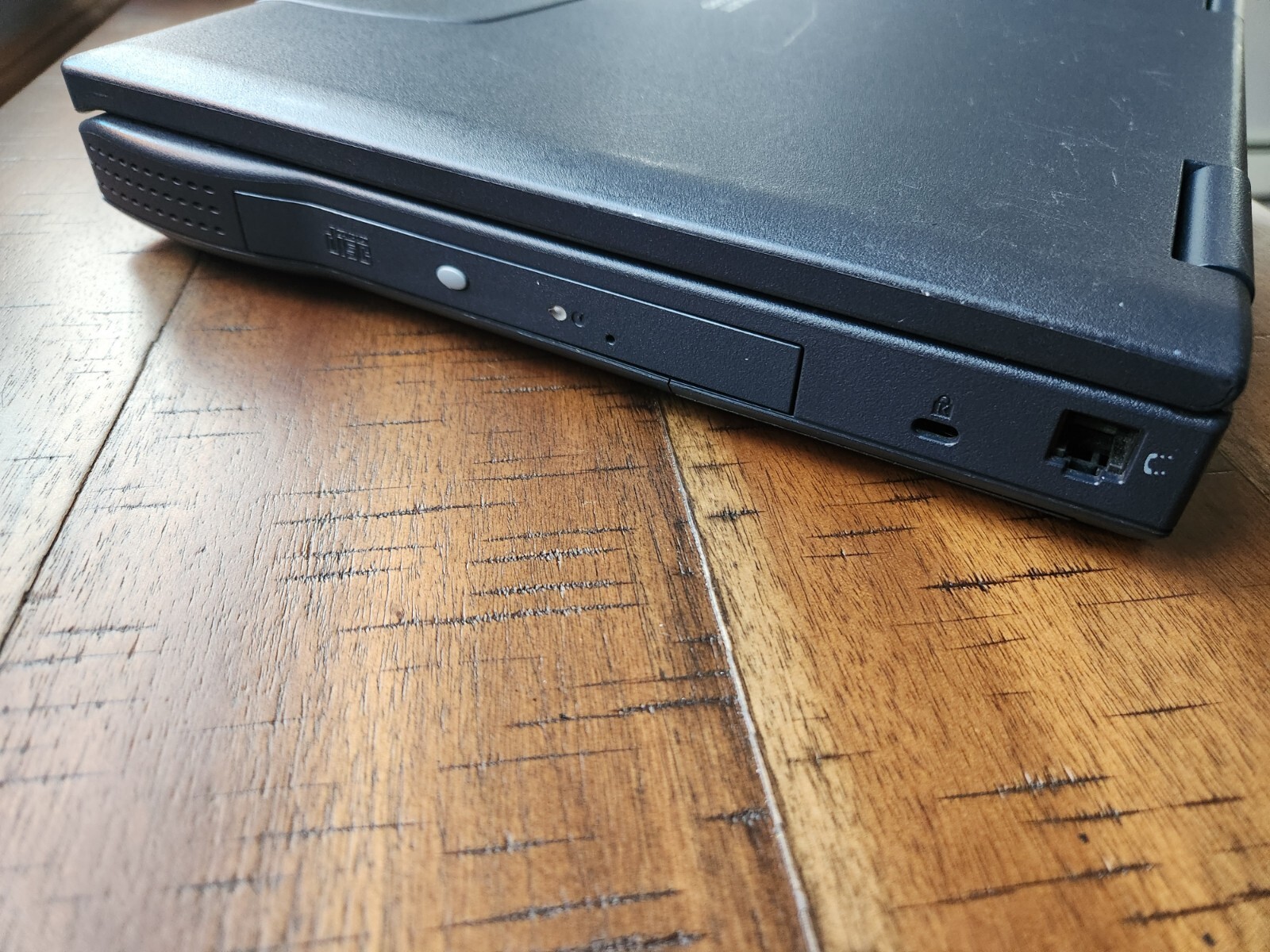HP Pavilion N3410 12.1” (AMD-K6®-2 @ 551MHz ,256MB RAM , 6.04GB HDD) Win XP Pro