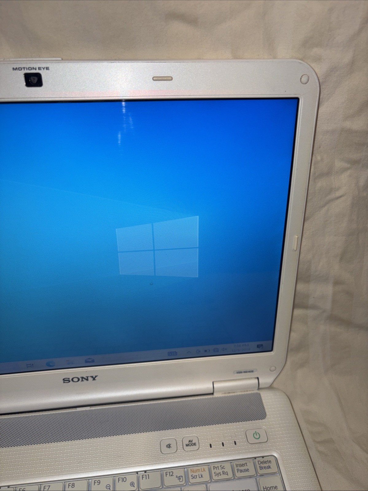 Sony Vaio VGN-NS140E 15.4″ Notebook – C2D 2.0 GHz, 3 GB, 250 GB, Win 10 Home