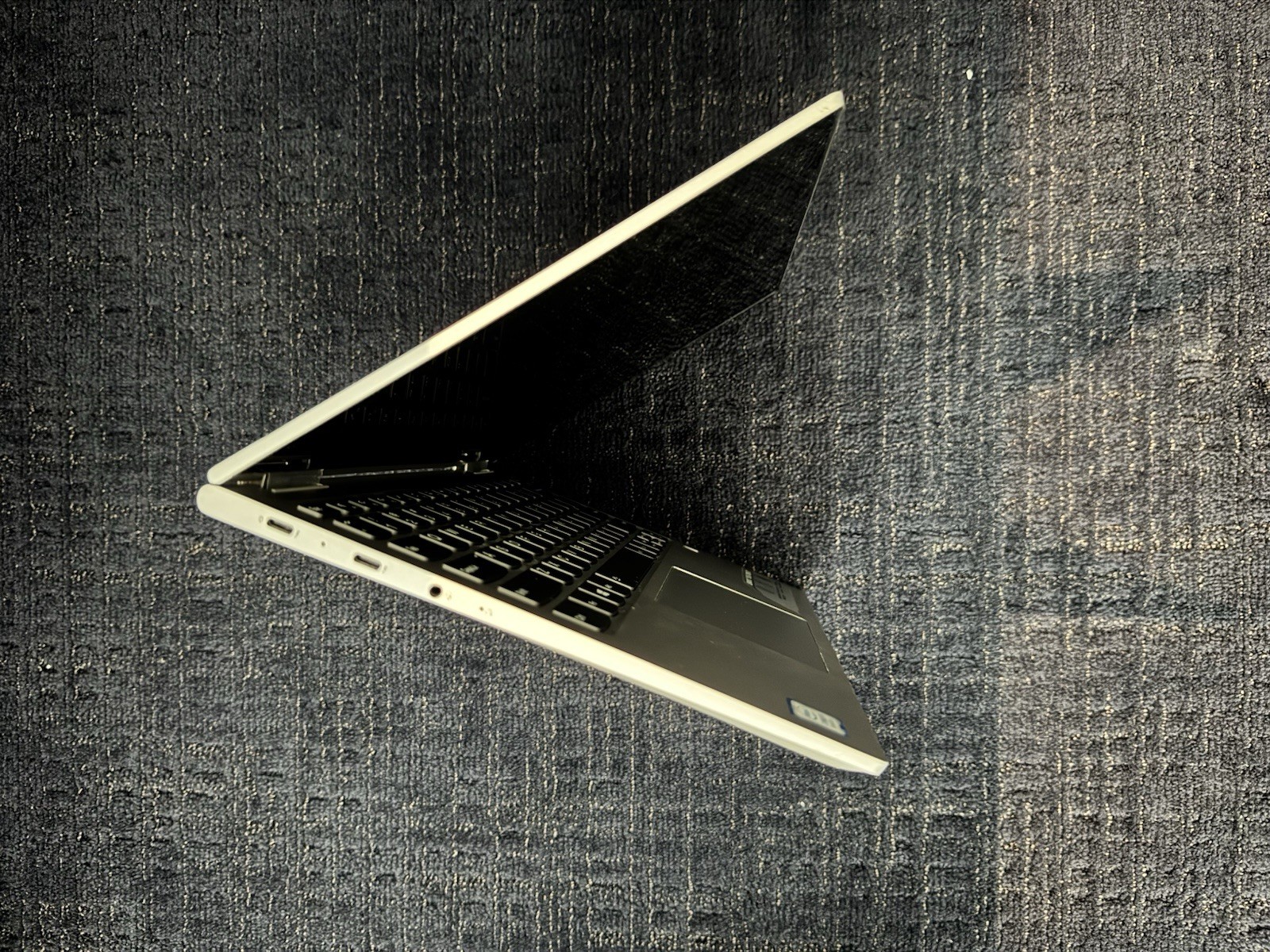 Lenovo Yoga 730-13IKB 13.3″ i5-8250U 8GB RAM 256GB SSD Faulty LCD Cable
