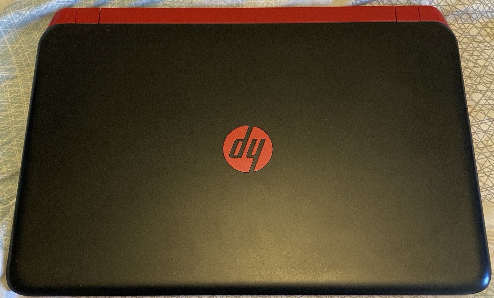 HP Pavilion Beats Special Edition 15.6in Laptop AMD A-Series Win 10 Black/Red
