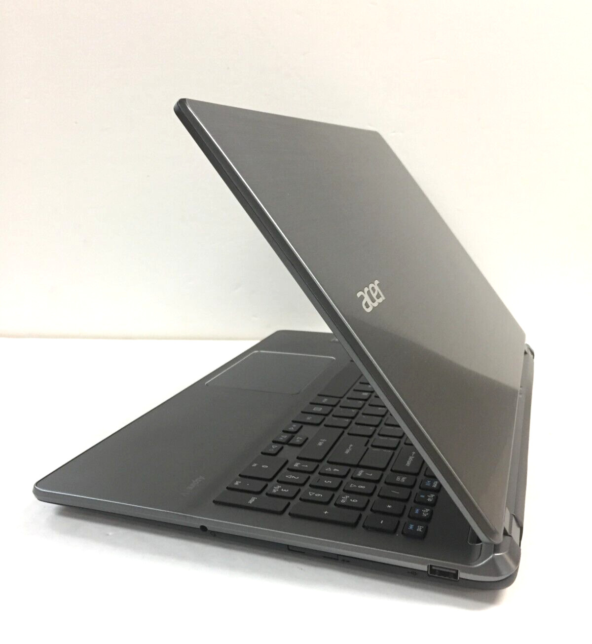 Acer Aspire V5-552P-X617 15.6″ Touch Laptop/AMD A10-5757M/6GB RAM/750GB HDD/W10H