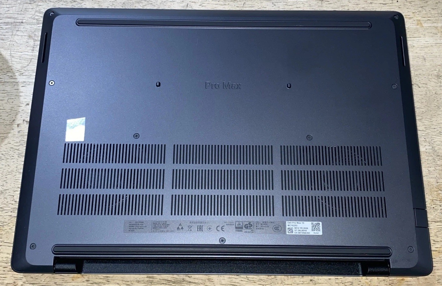 Dell Pro Max 16 Ultra 9 285H NVIDIA RTX PRO 2000 1TB 32GB