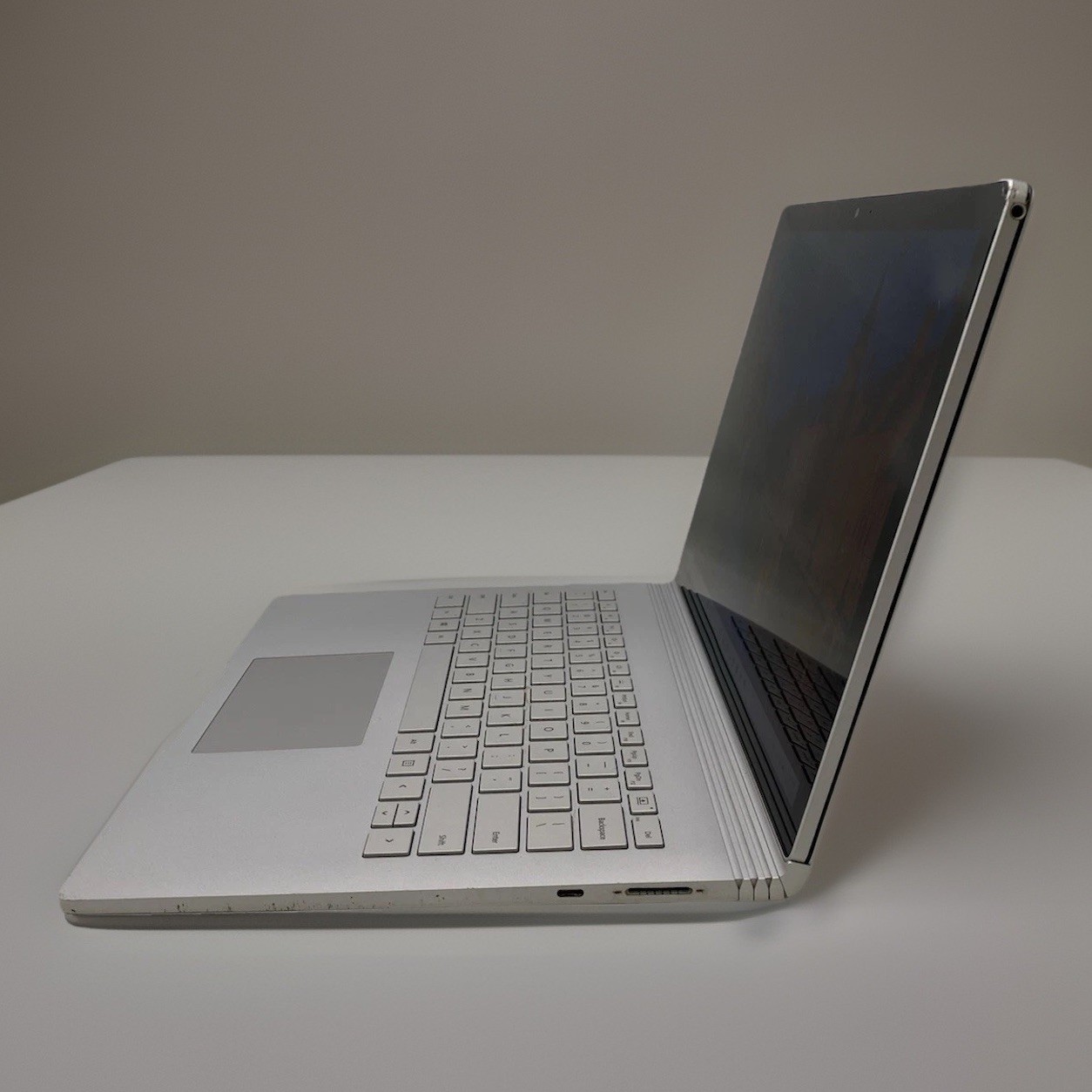 Microsoft Surface Book 2 1832 Core i5-8350U @ 1.70 GHz 8GB 256GB SSD Windows 11