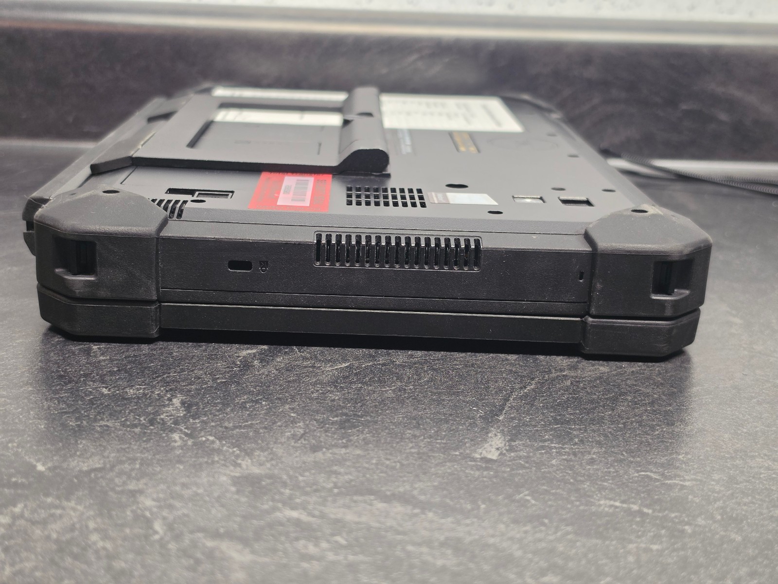 Dell Latitude Rugged Extreme 7212 – i5-7300U, 8GB RAM, 128GB SSD, Touchscreen
