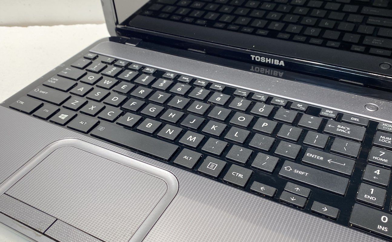 Toshiba Satellite L855-S5405 Laptop 15.6 Inch Textured Grey Finish