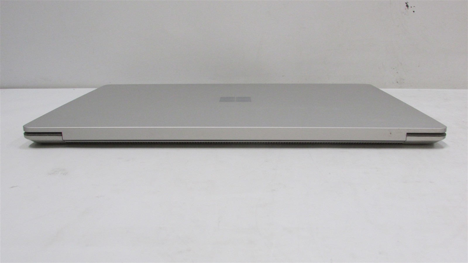 Microsoft Surface Laptop 2 1769 i5-8350U 2.4GHz 8GB RAM 128GB 13.5″ Win 11 Pro